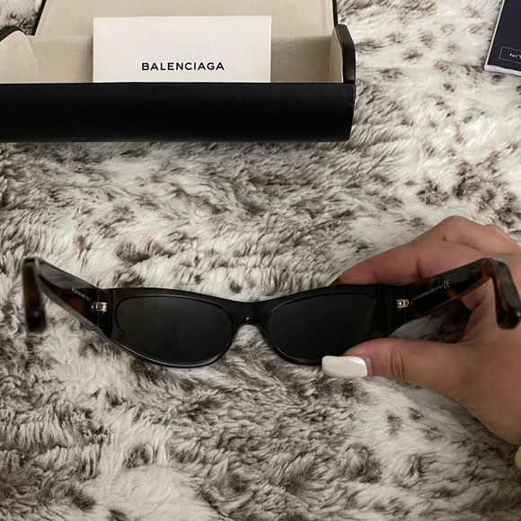 Balenciaga Sunglasses - Picture 5 of 10